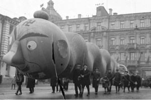 Moscow, 1934 Inflatable snake at the Red Square on the 17th Celebration of the October Revolution. Krasnagolsk Archive. Photographer unknown. Courtesy Artúr van Balen Collection